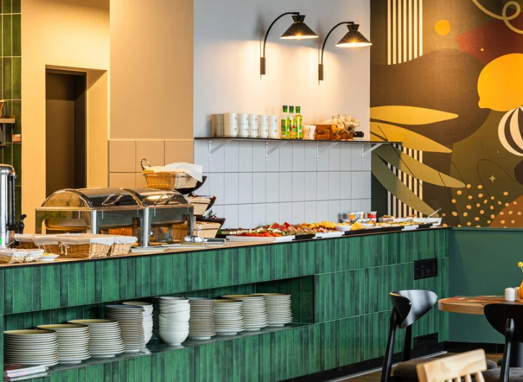 Hotel przygotowuje dla gości śniadania
