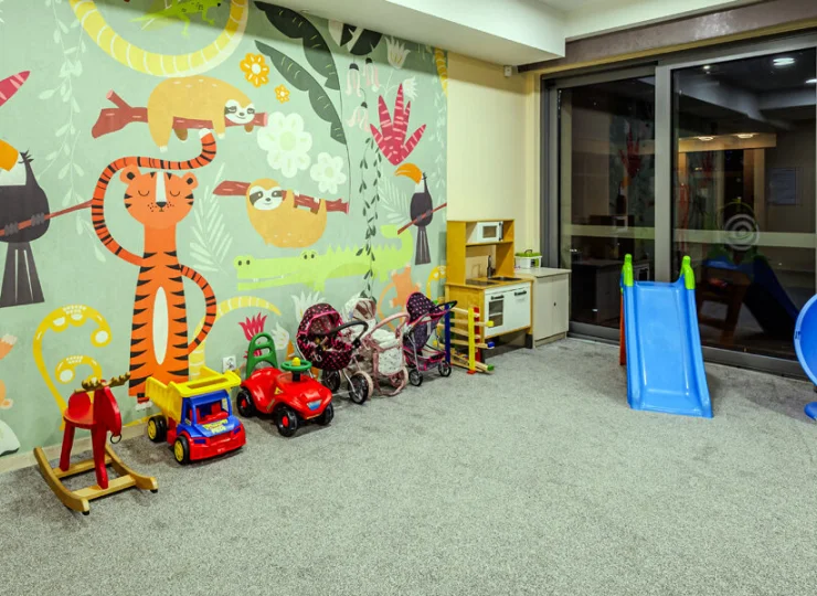 To przestronne wnętrze, w którym można oddać się zabawie