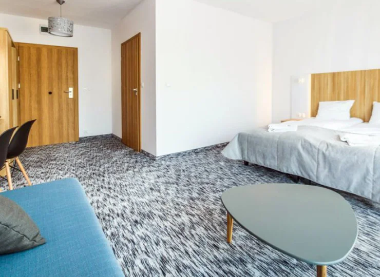 W pokoju na gości czeka mini lodówka i czajnik