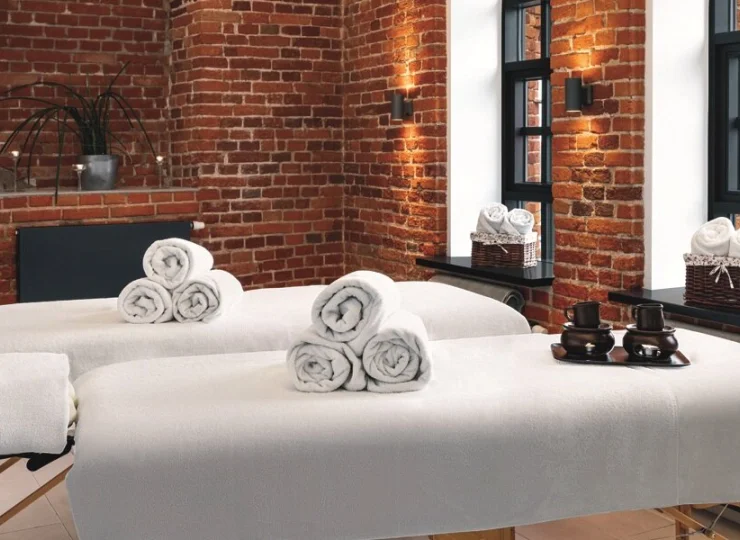 W hotelu mieści się strefa spa z zabiegami kosmetycznymi i ofertą masaży