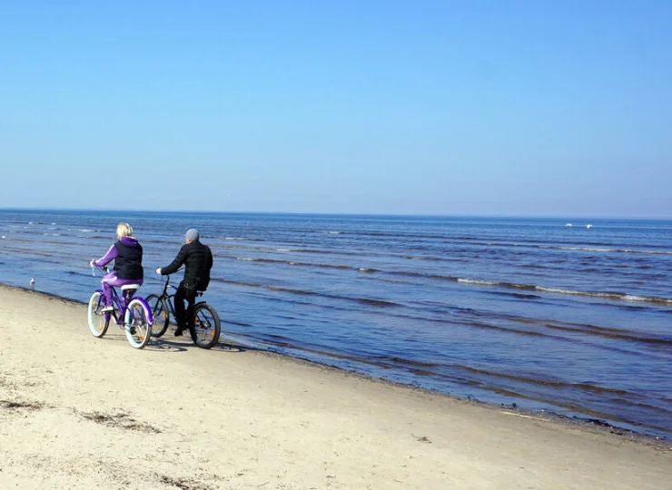 Poza sezonem w Mielnie można jeździć na rowerze wzdłuż morza