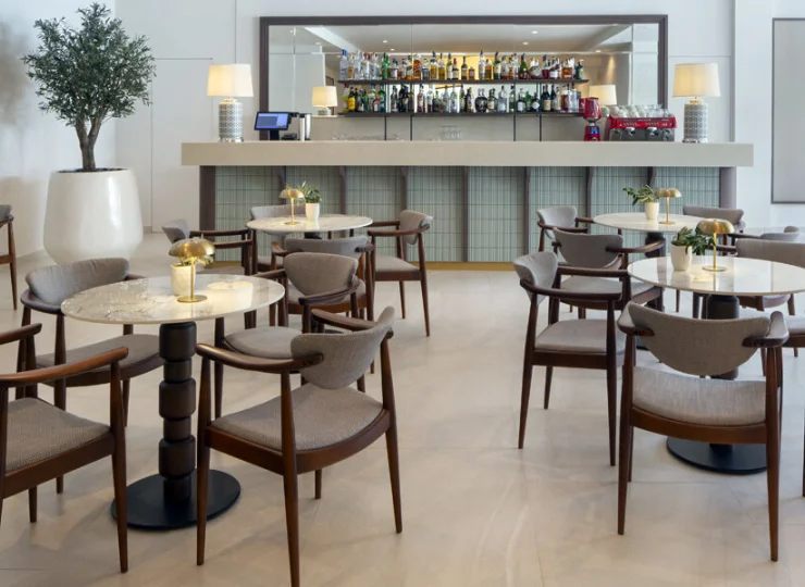 Przy hotelowej recepcji mieści się także aparitif bar