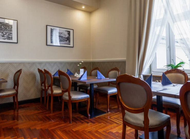 W hotelu podawane są codziennie pyszne śniadania i obiadokolacje w formie bufetu