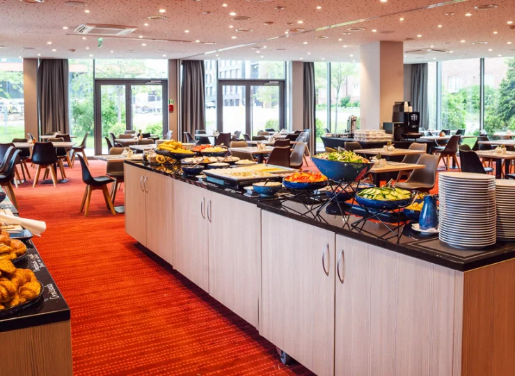 Hotelowa restauracja słynie z bardzo urozmaiconych śniadań