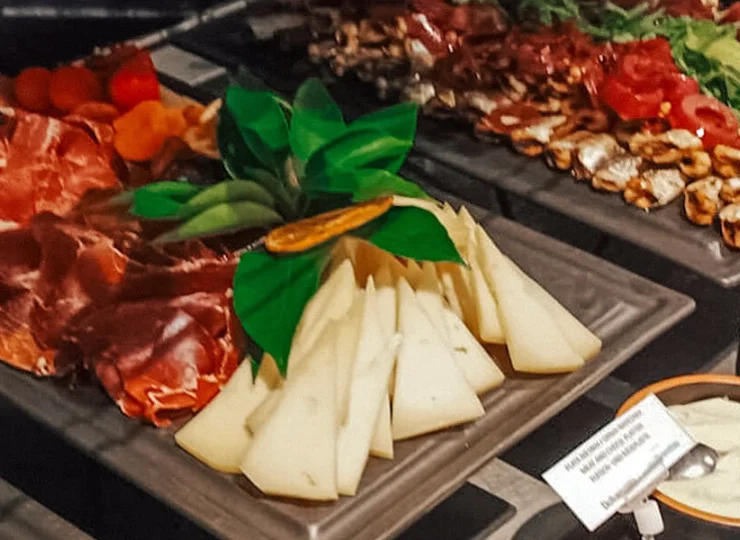 W bufecie znajdziemy także dalmatyńskie przysmaki