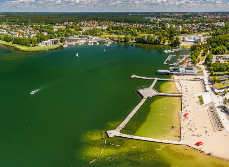 Nad Jeziorem Ukiel jest piaszczysta plaża