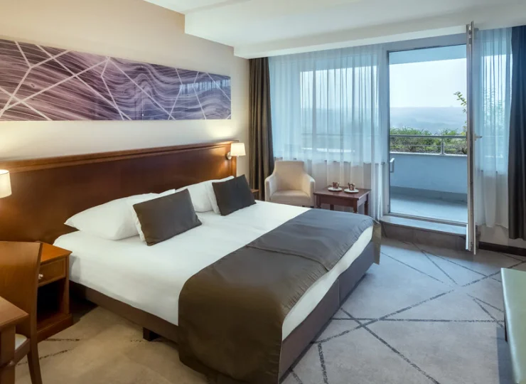 Znajdziecie tutaj wygodne pokoje 2-osobowe oraz przestronne apartamenty