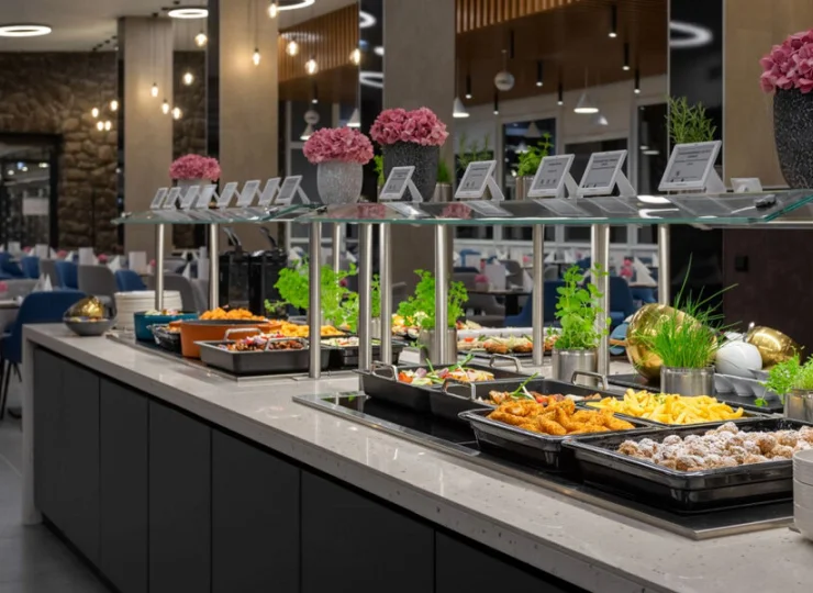 Śniadanie jest podawane w formie bufetu