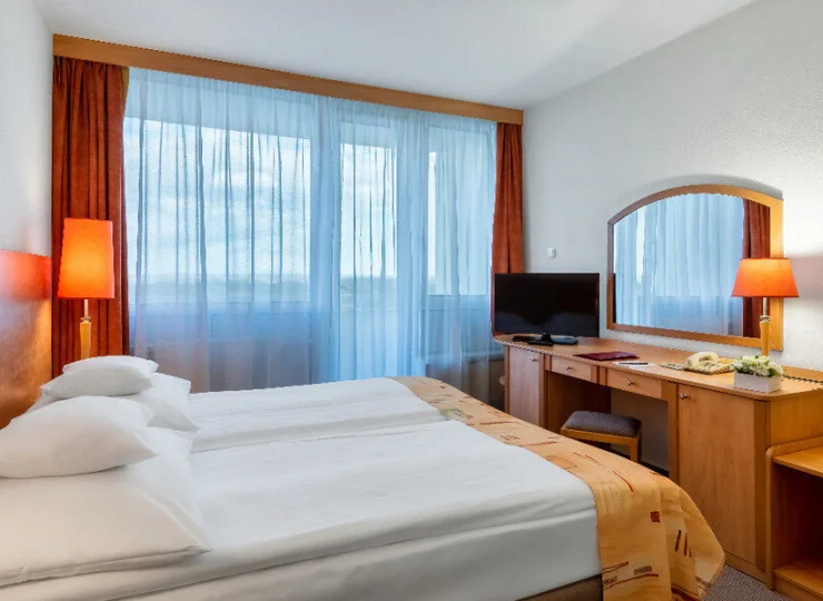 Pokoje są urządzone w klasycznym stylu