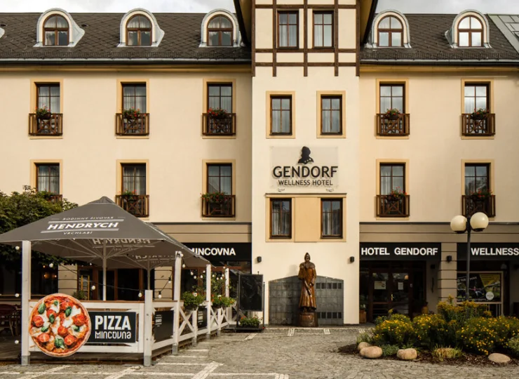 Wellness Hotel Gendorf w centrum karkonoskiego miasteczka Vrchlabi