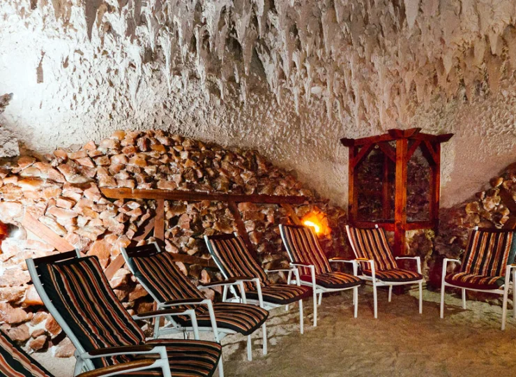 Oprócz basenu, saun i gabinetów wellness dostępna jest tutaj grota solna