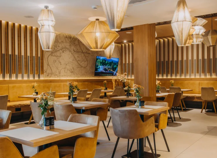 Stylowe wnętrza restauracji są w stylu japandi