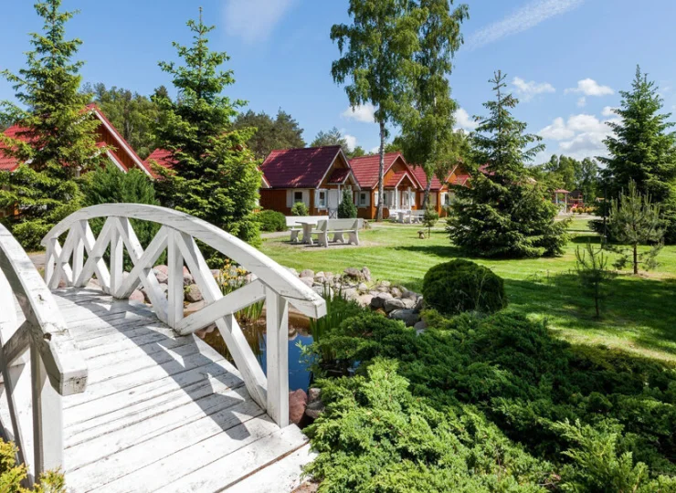 Obiekt posiada zadbany i przestronny ogród