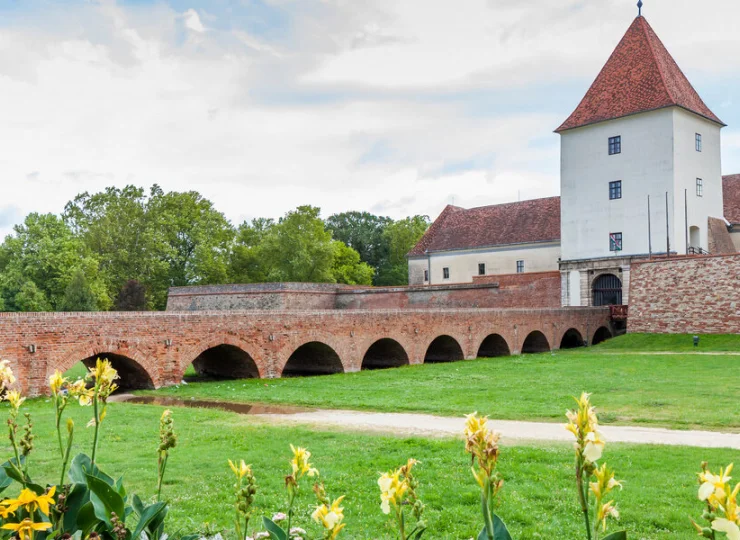 Jedną z atrakcji Sárvár jest zamek Nádasdy