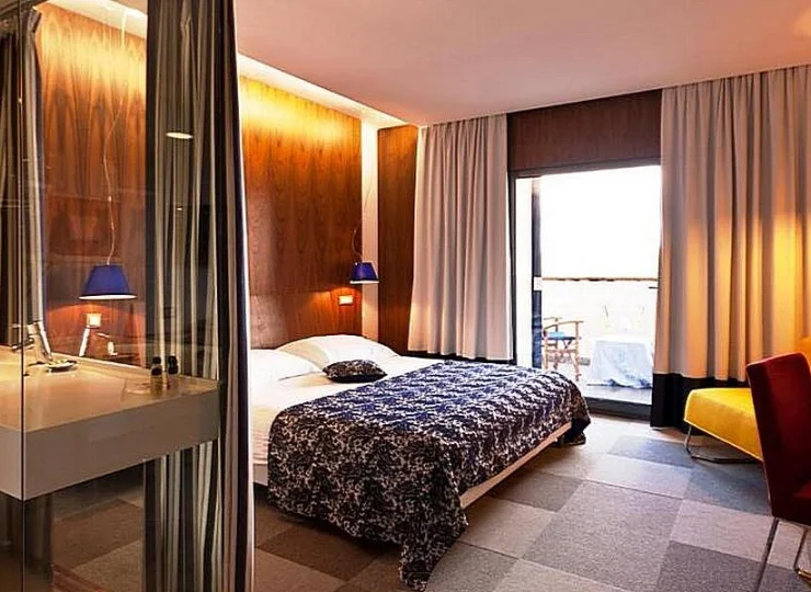 Pokój 2-os. z bocznym widokiem na morze