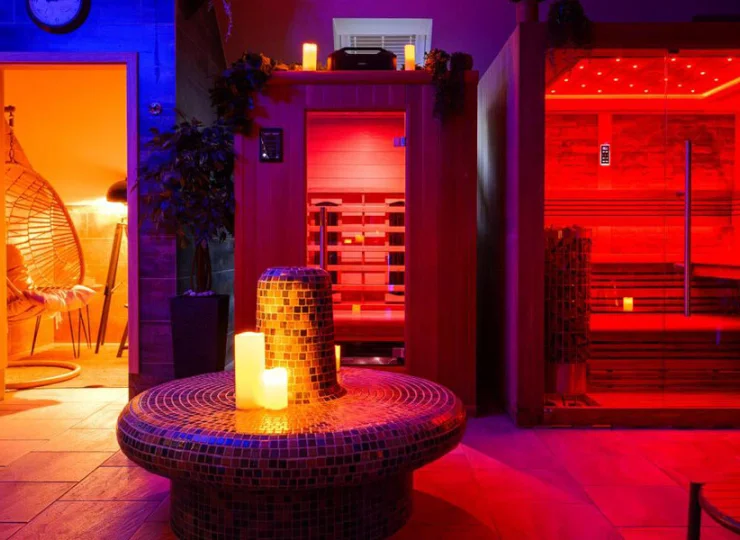 Na terenie obiektu znajduje się kameralna strefa wellness z saunami i jacuzzi