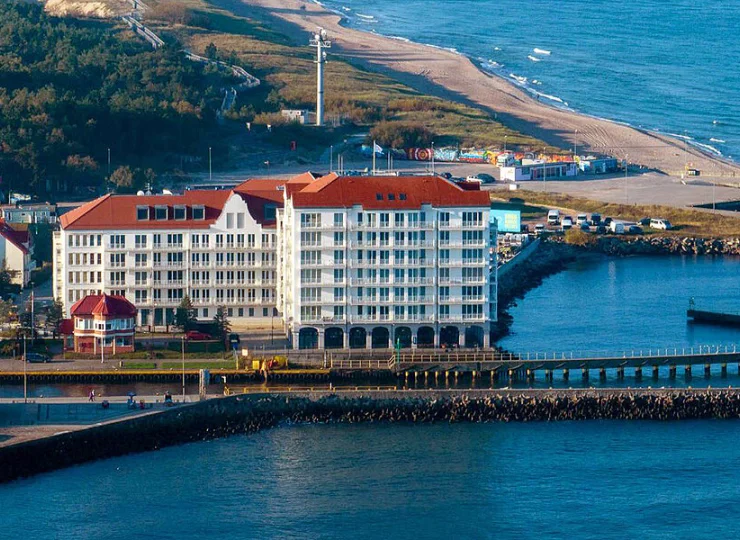 Wystarczy kilka chwil, by znaleźć się na długiej piaszczystej plaży