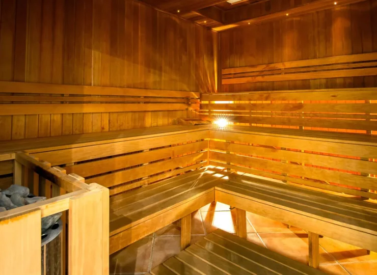 W strefie saun jest sauna fińska, parowa i łaźnia turecka