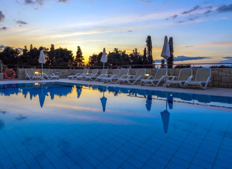 Basen jest wypełniony słodką wodą