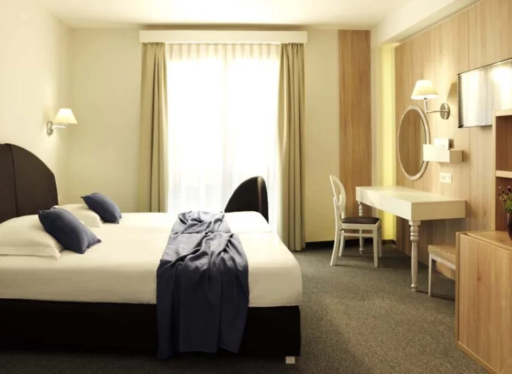 LifeClass Hotel Mirna wyróżniają wygodne i jasne pokoje