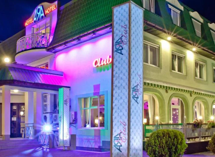 To hotel z własną restauracją oraz bogatym zapleczem rozrywkowym