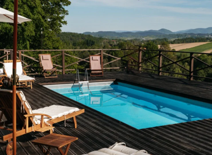 Zewnętrzny basen z zachwycającą panoramą Beskidów