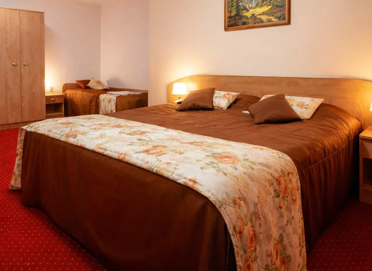 Ten przestronny pokój jest idealny dla rodziny