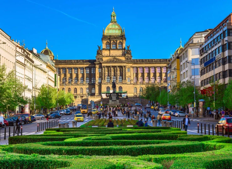Hotel jest położony 500 m od Muzeum Narodowego przy Placu Wacława