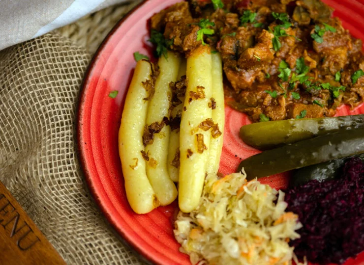 Szpychaczka z haluszkami - jedno z popisowych dań regionu