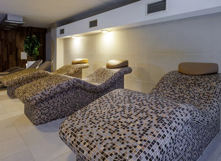 Dopełnieniem odprężenia jest seans na kamiennej leżance