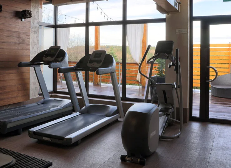 Osoby lubiące aktywność fizyczną mają do swojej dyspozycji salę fitness
