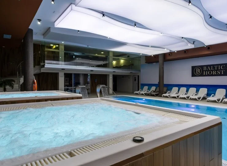 Strefa basenowa posiada 2 jacuzzi