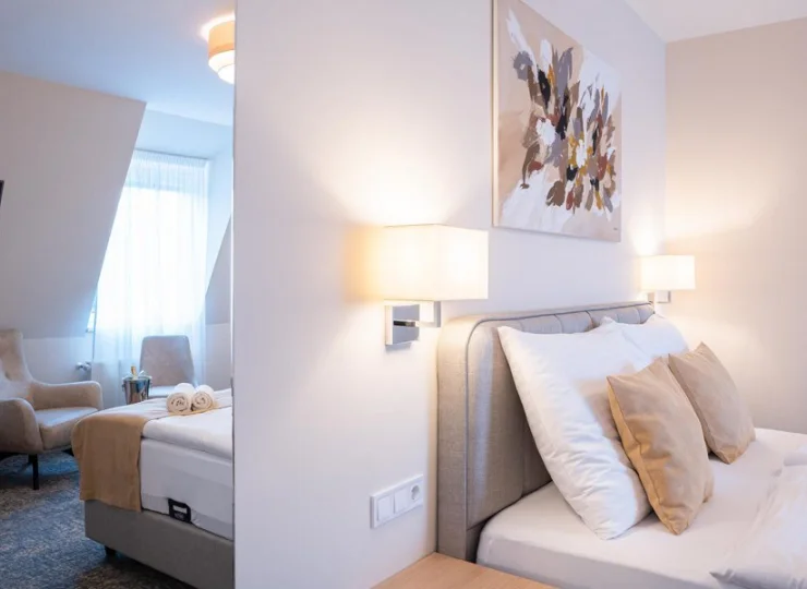 W pokoju superior jest rozkładany fotel, który może służyć za dostawkę