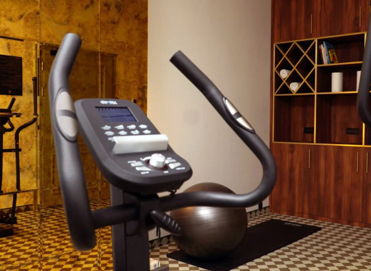 Aktywni goście mogą skorzystać z hotelowej salki fitness