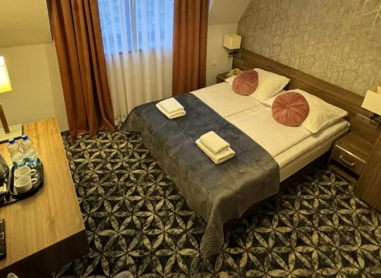 Pokoje są urządzone w eleganckim stylu