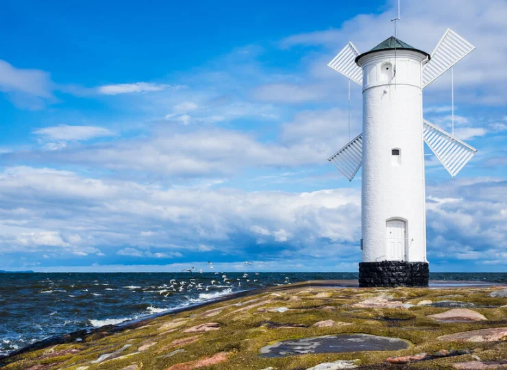 Do słynnego znaku nawigacyjnego Stawa Młyny można dojść pieszo w pół godziny