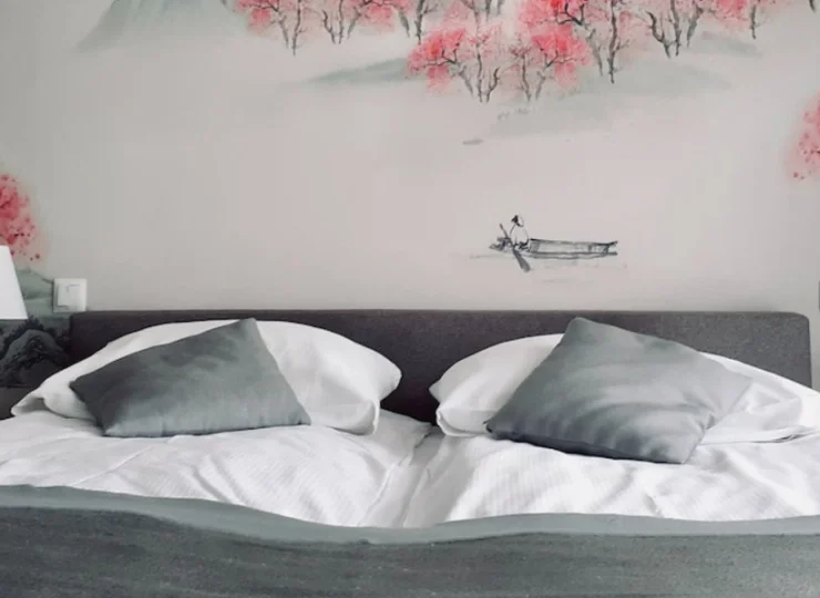 Każdy pokój wyposażony jest w: TV, WiFi, czajnik, ręczniki