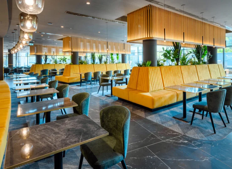 W hotelu mieści się elegancka restauracja