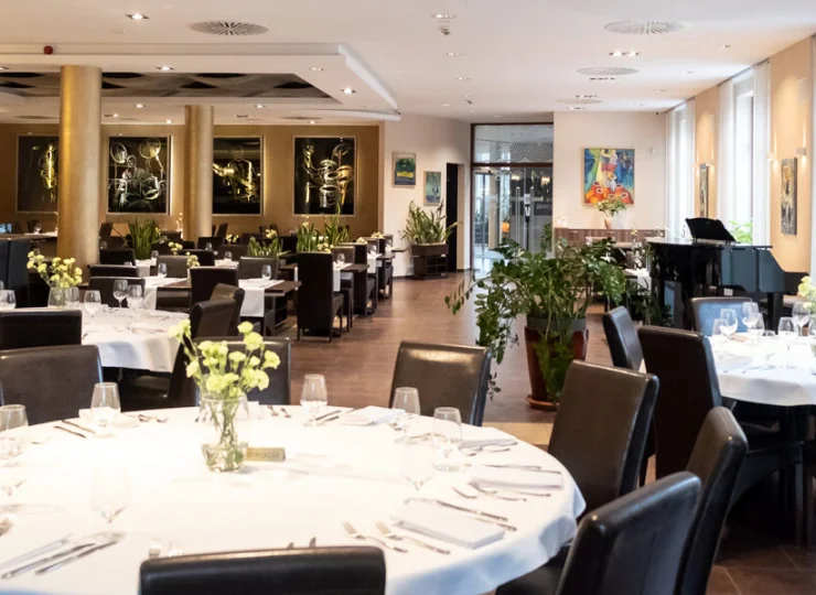 Hotelowa restauracja proponuje dania kuchni polskiej i międzynarodowej