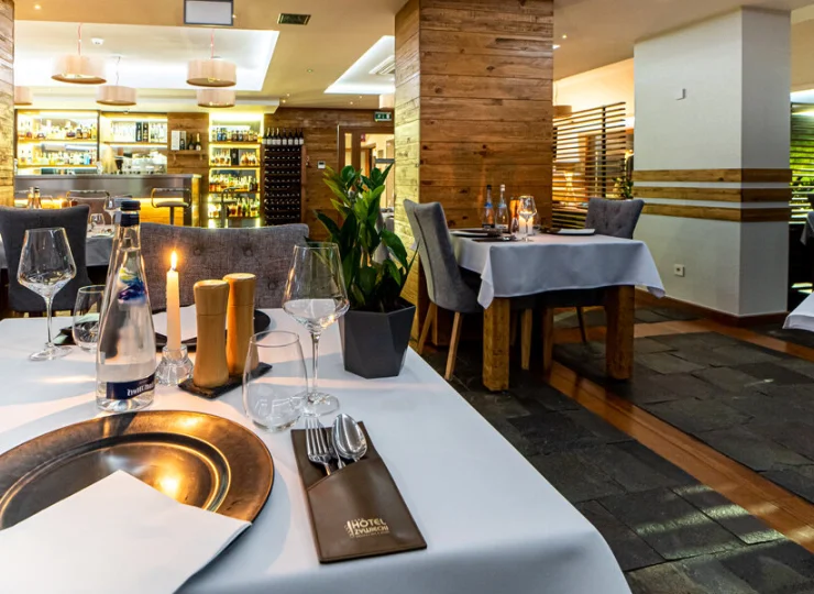 Hotelowa restauracja to miejsce dla osób spragnionych wyrafinowanych doznań