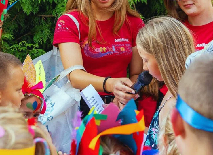 W wakacje animatorzy organizują zajęcia i animacje dla dzieci