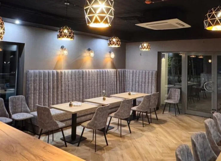 Restaurację wyróżniają nowoczesne wnętrza