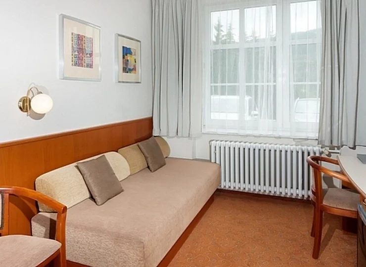 Rozkładana kanapa w pokoju 2+2 economy