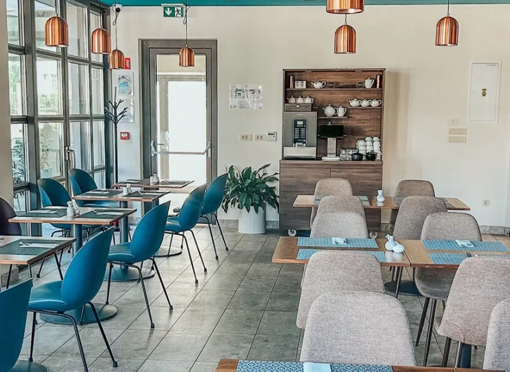 Codziennie rano oferuje ona gościom urozmaicone i smaczne śniadania