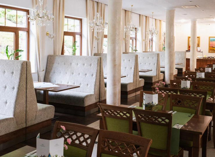 Sala restauracyjna jest przestronna