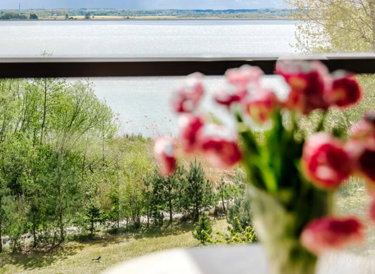 Jezioro Jamno jest widoczne z hotelu