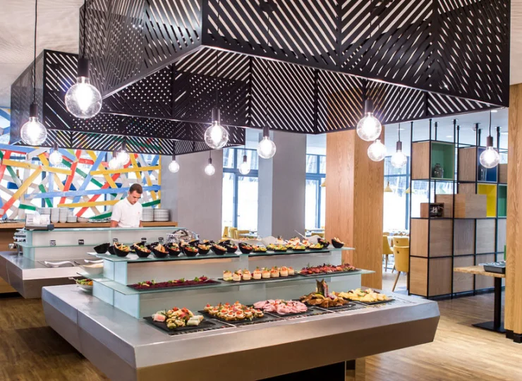 Śniadanie jest podawane w formie bufetu