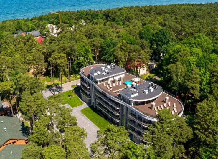 Grand Kapitan jest położony bardzo blisko czystej, piaszczystej plaży