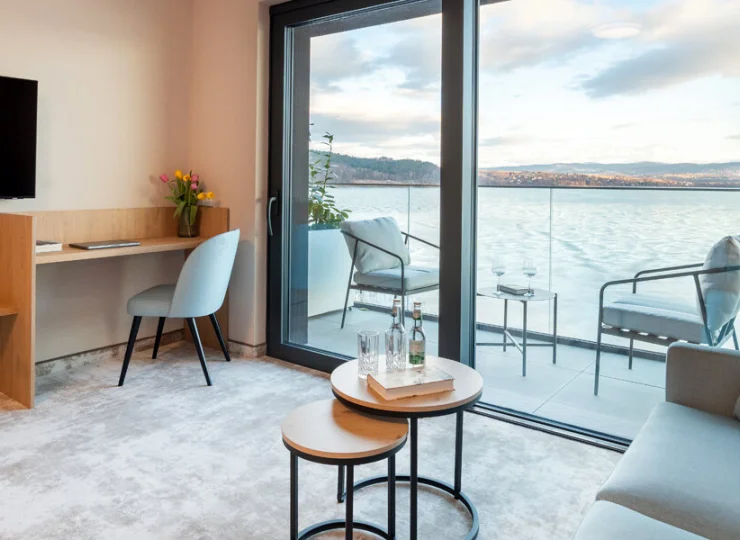 Pokoje z widokiem na jezioro zapewniają niezwykły wypoczynek