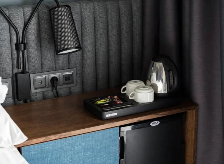 Pokoje Classic Plus mają szlafroki, lodówkę, zestaw do parzenia kawy i herbaty